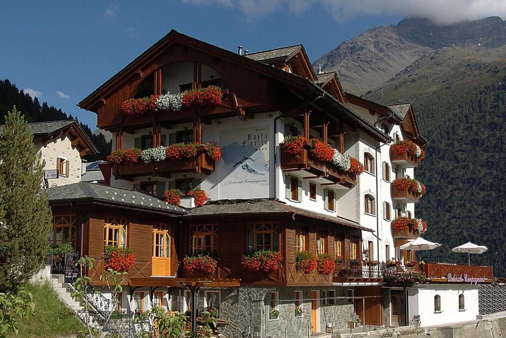 Hotel Baita Fiorita Санта-Катерина-Вальфурва Екстер'єр фото